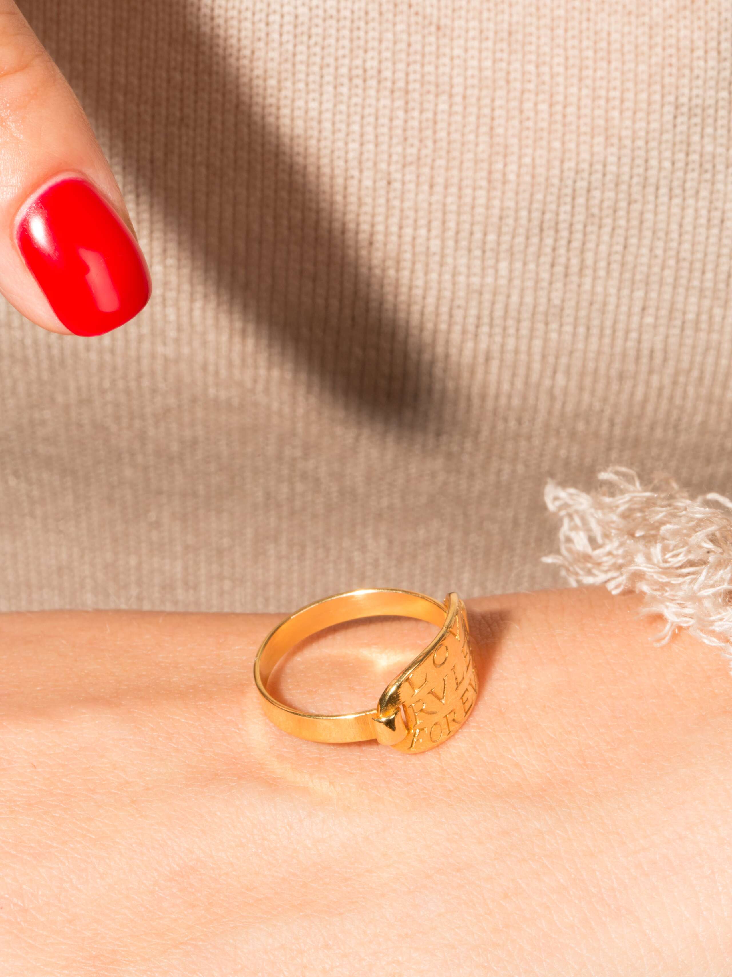 love rules forever tag ring