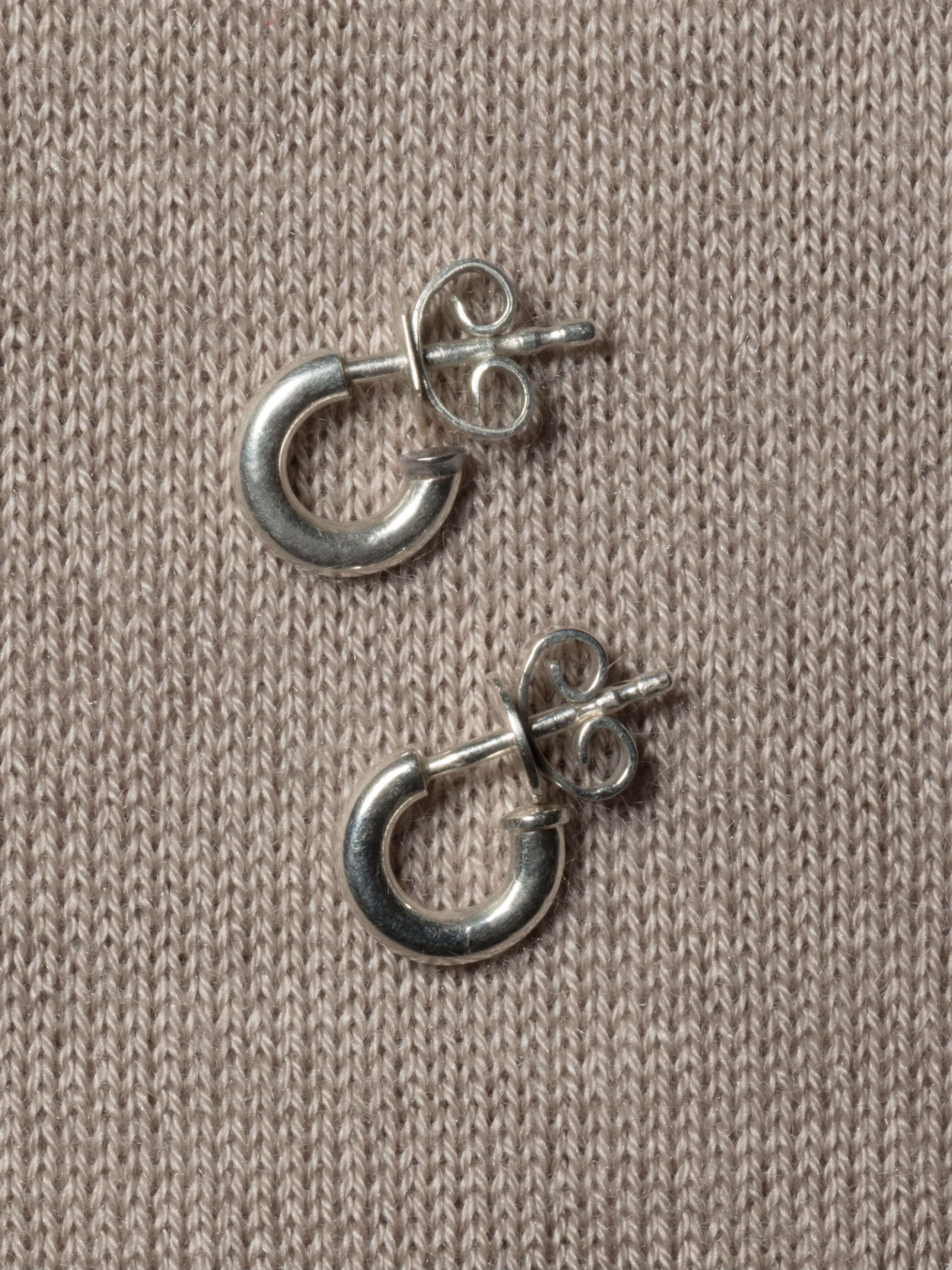 Micro creole stud detail
