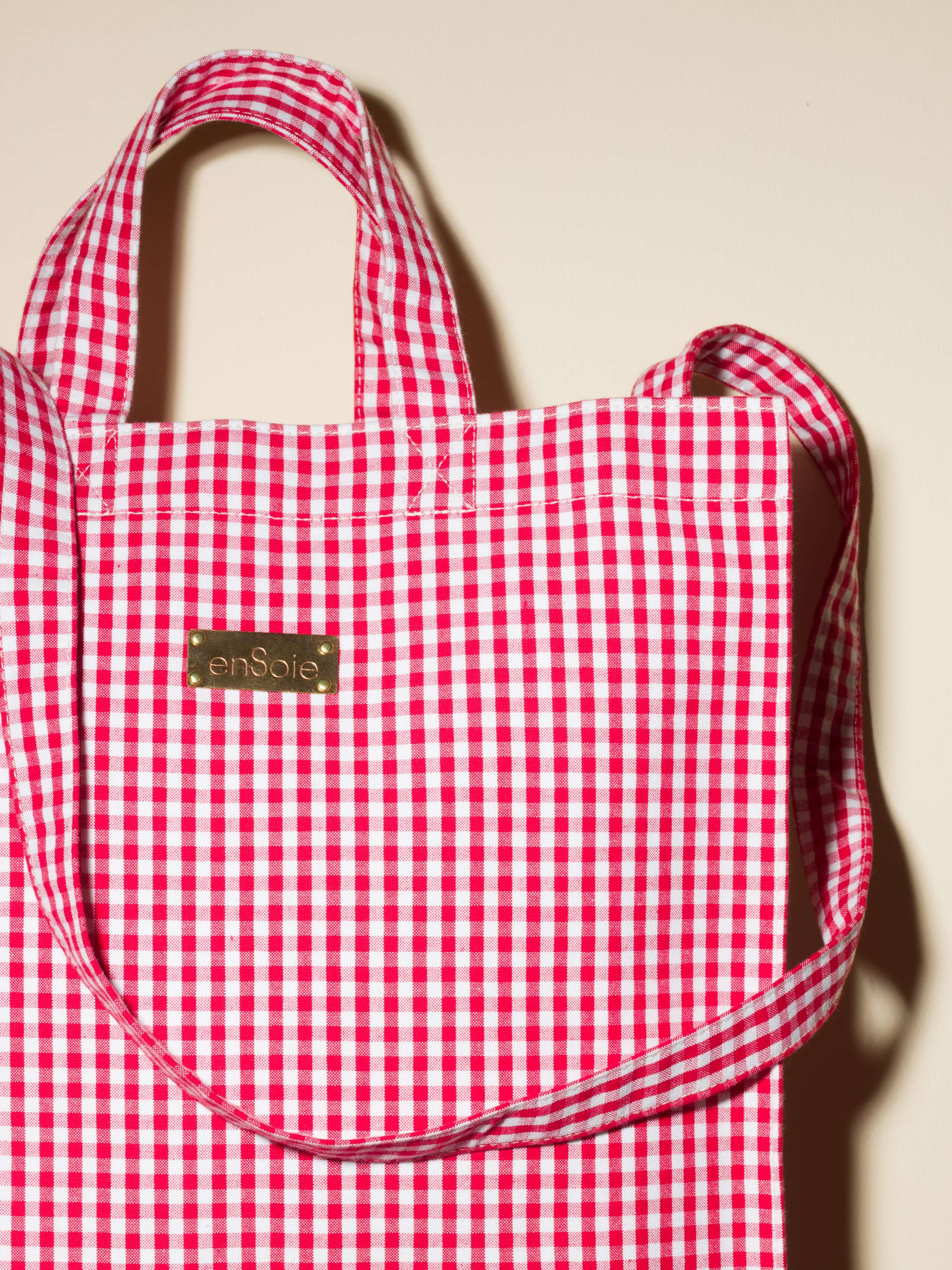 Beautiful cotton shopper in red with vichy pattern and enSoie brass tag