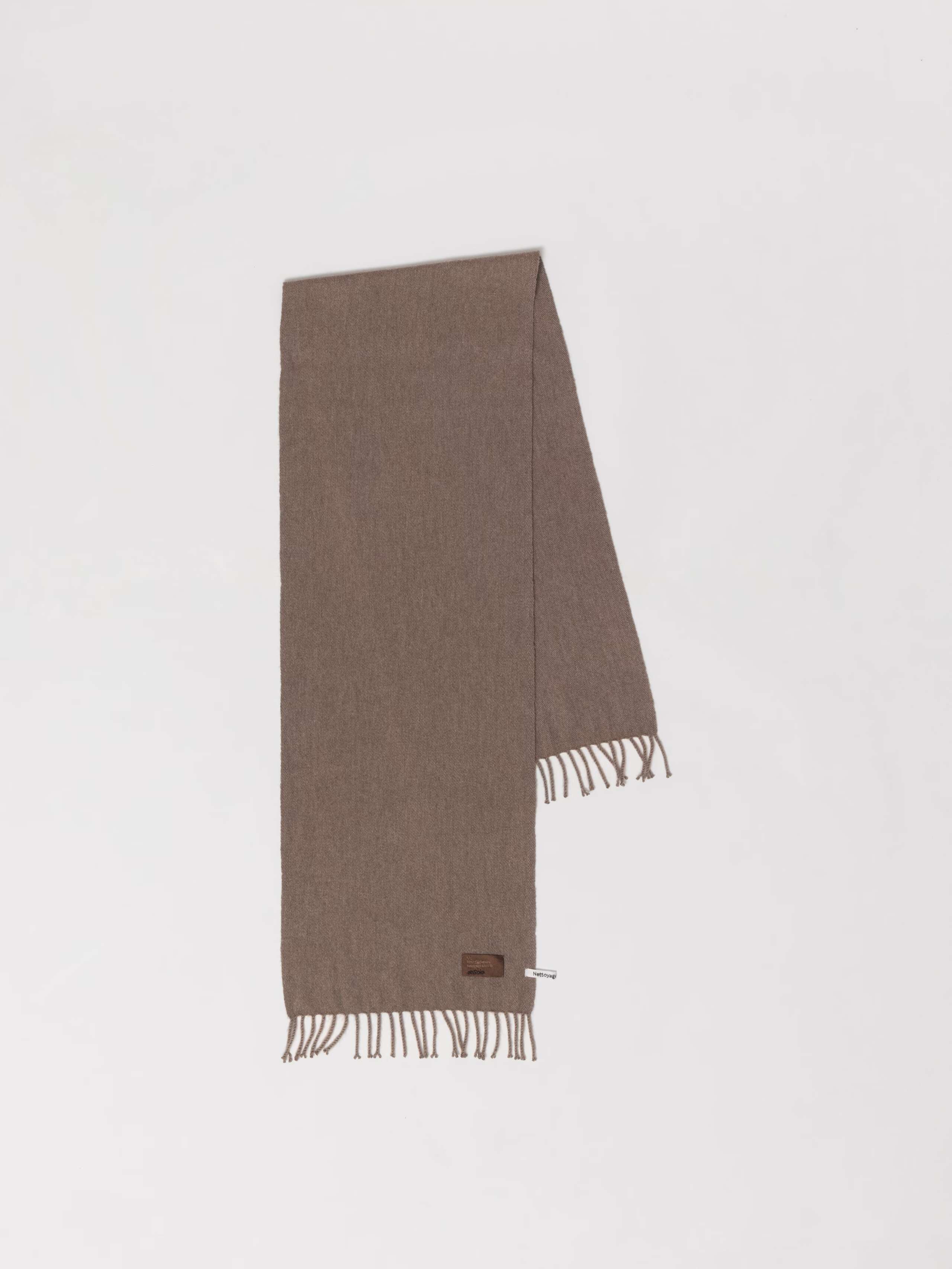 Picture of a beige cashmere scarf