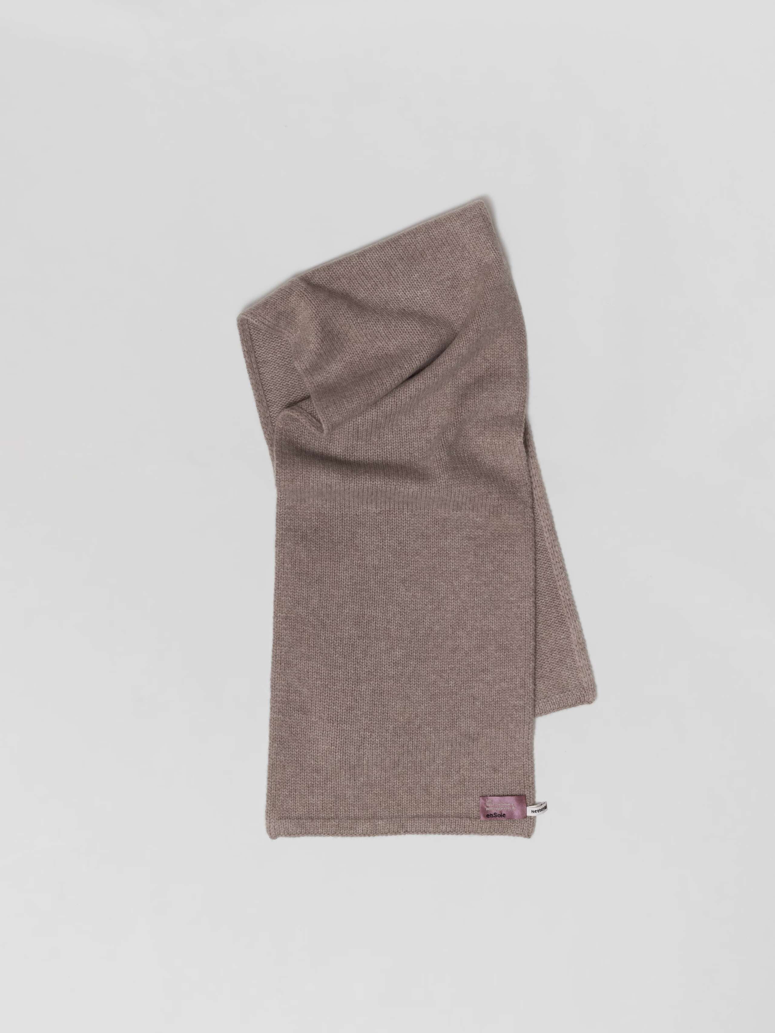 Picture of a beige cashmere scarf