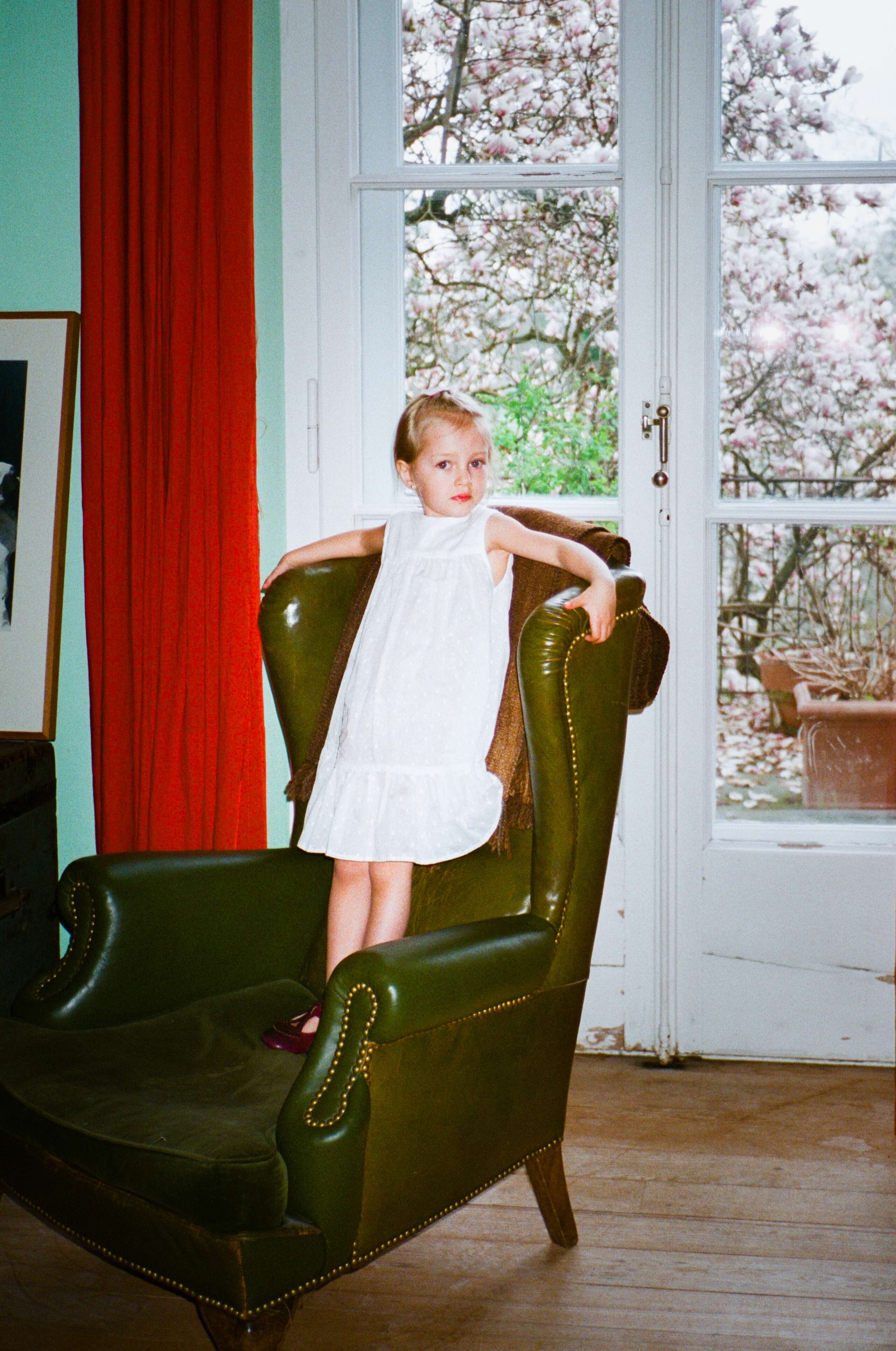 Marilou at family home enSoie